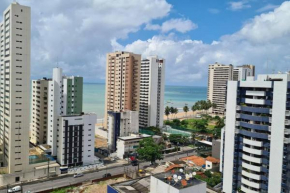 Praia de Piedade. Próximo ao mar. Vista lateral do mar.
